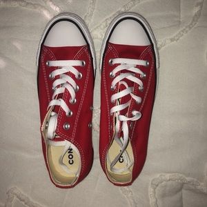 BRAND NEW LOW TOP CONVERSE!